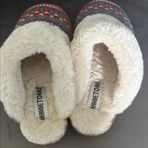 Minnetonka Cream and Multicolor Fuzzy Slippers